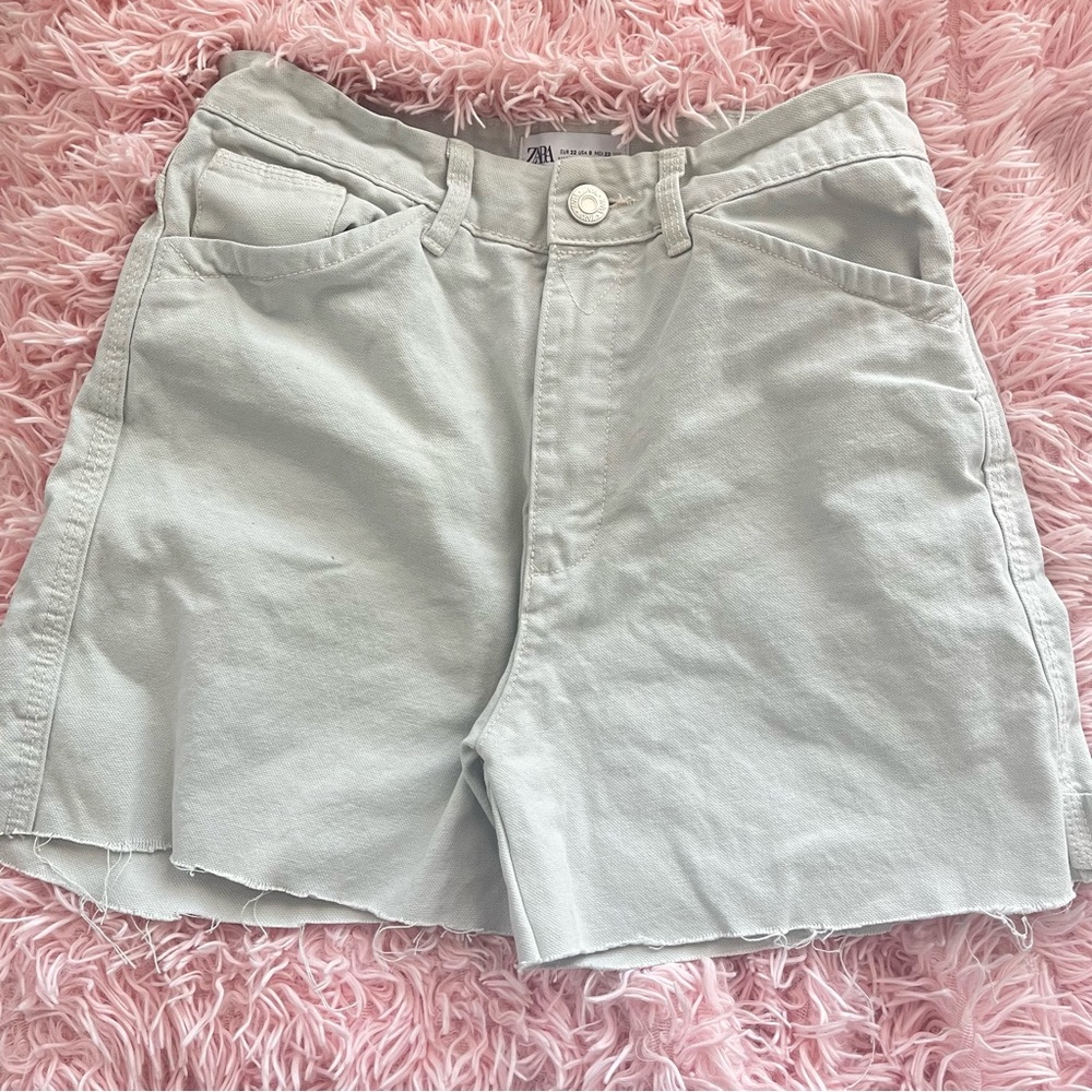 Zara off white cargo style denim shorts jorts mid length women’s size 0